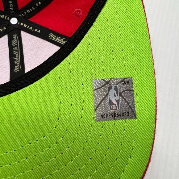 New Brooklyn Nets Mitchell & Ness Hat Reverse Grinch Team Snapback HWC Red Cap - Picture 14 of 16
